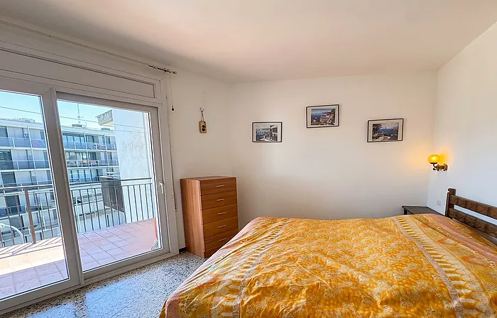 Apartamento luminoso con terraza — Última planta, Santa Margarita, Roses