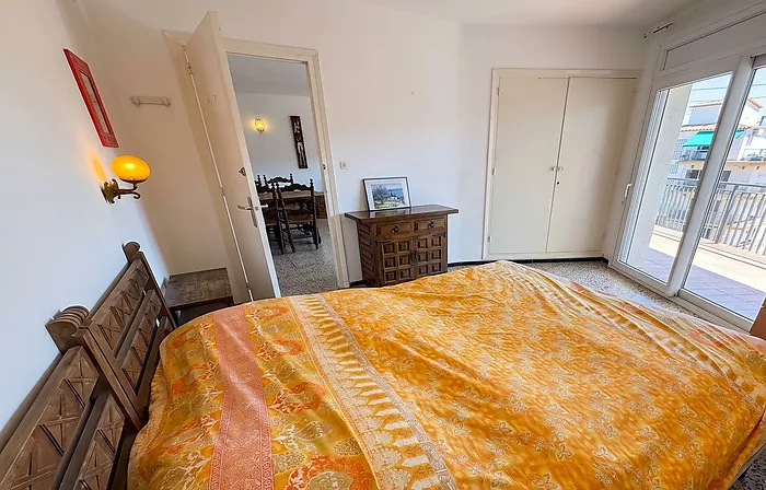 Apartamento luminoso con terraza — Última planta, Santa Margarita, Roses