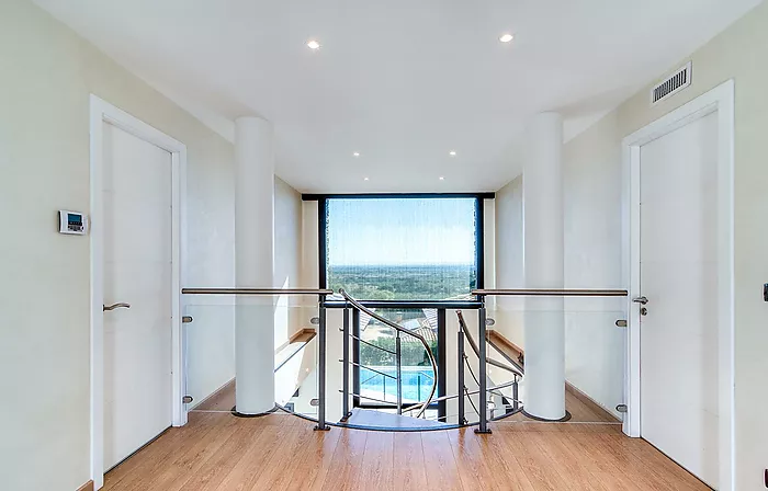 Design villa with swimming pool and spectacular views over the Bay of Roses – Palau-saverdera