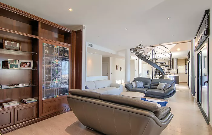 Design villa with swimming pool and spectacular views over the Bay of Roses – Palau-saverdera