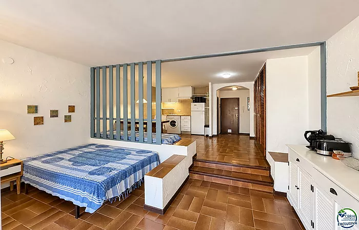 Spacious studio with terrace and tourist licence 80 metres from Santa Margarita beach - Roses