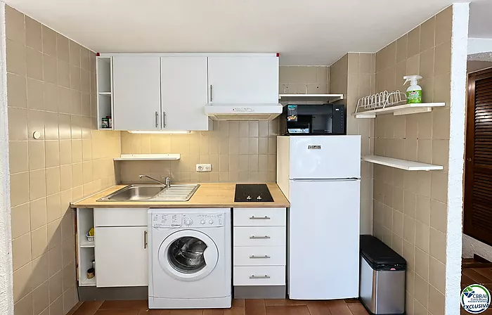 Spacious studio with terrace and tourist licence 80 metres from Santa Margarita beach - Roses