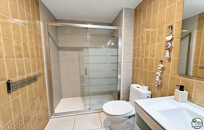 Spacious studio with terrace and tourist licence 80 metres from Santa Margarita beach - Roses