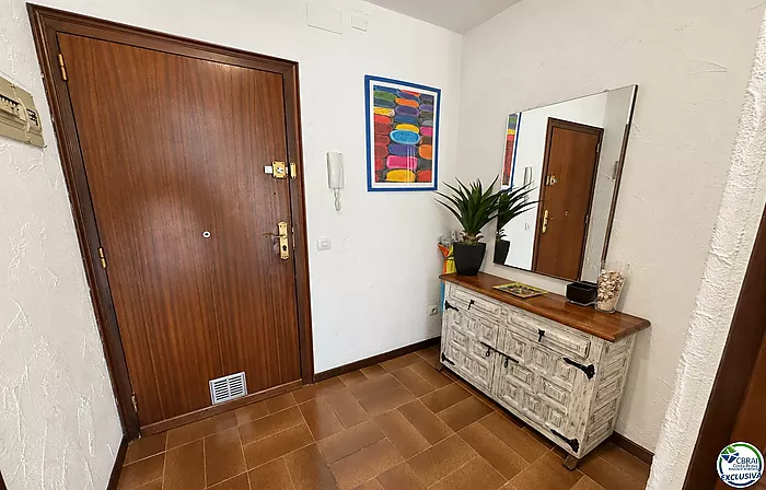 Spacious studio with terrace and tourist licence 80 metres from Santa Margarita beach - Roses