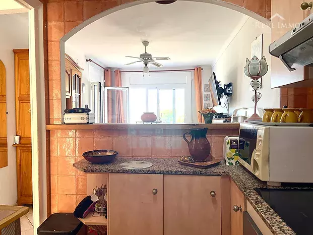 Apartment with terrace, parking, and step-free access 150 m from Almadrava beach