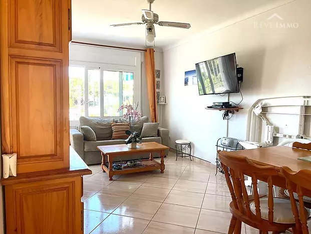 Apartment with terrace, parking, and step-free access 150 m from Almadrava beach