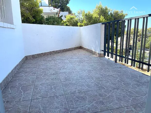 Apartment with terrace, parking, and step-free access 150 m from Almadrava beach