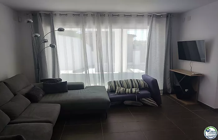 Bonica casa amb piscina i apartament per a convidats i piscina.