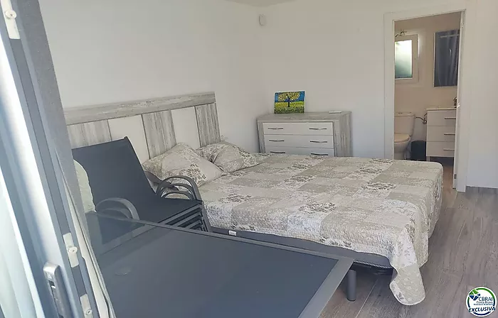 Bonica casa amb piscina i apartament per a convidats i piscina.