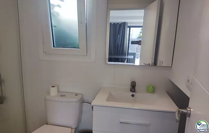 Bonica casa amb piscina i apartament per a convidats i piscina.