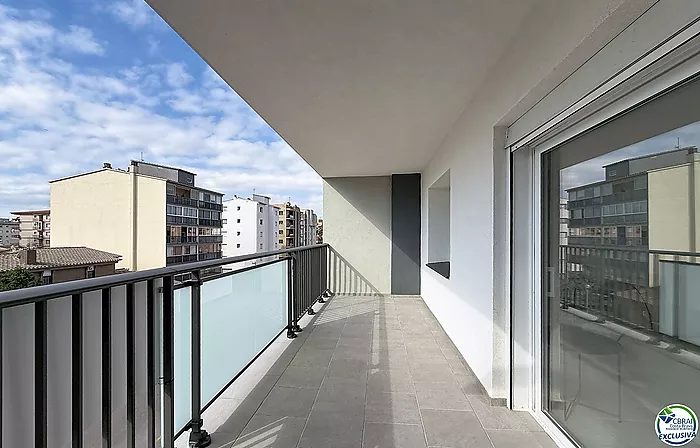 Renovated 2-bedroom apartment with terrace in Santa Margarida, Roses
