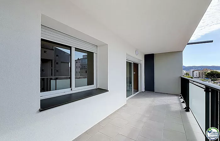 Renovated 2-bedroom apartment with terrace in Santa Margarida, Roses