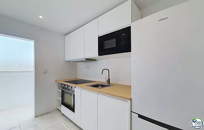Renovated 2-bedroom apartment with terrace in Santa Margarida, Roses