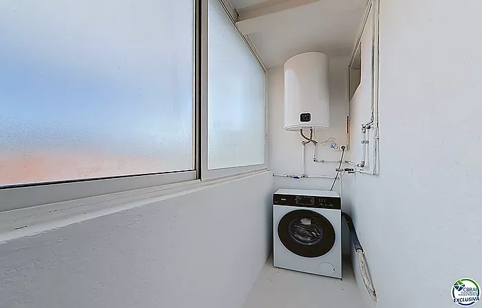 Renovated 2-bedroom apartment with terrace in Santa Margarida, Roses