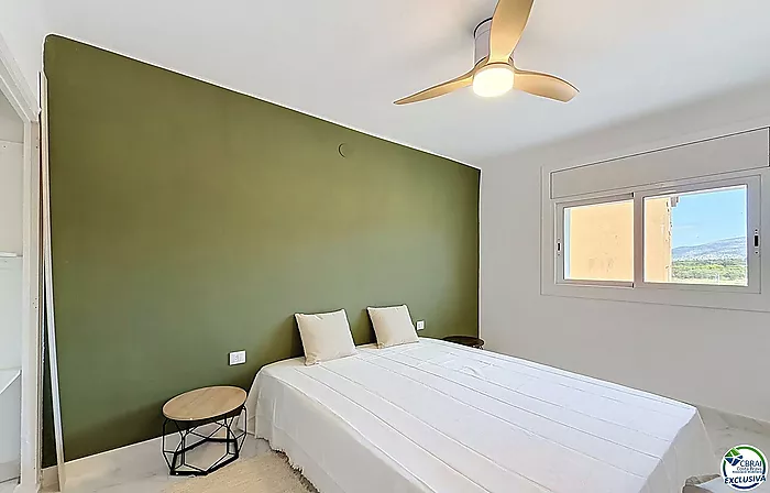 Renovated 2-bedroom apartment with terrace in Santa Margarida, Roses