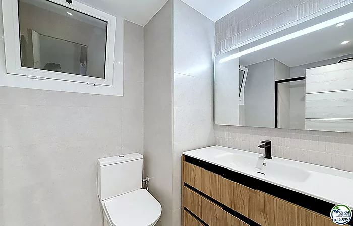 Renovated 2-bedroom apartment with terrace in Santa Margarida, Roses