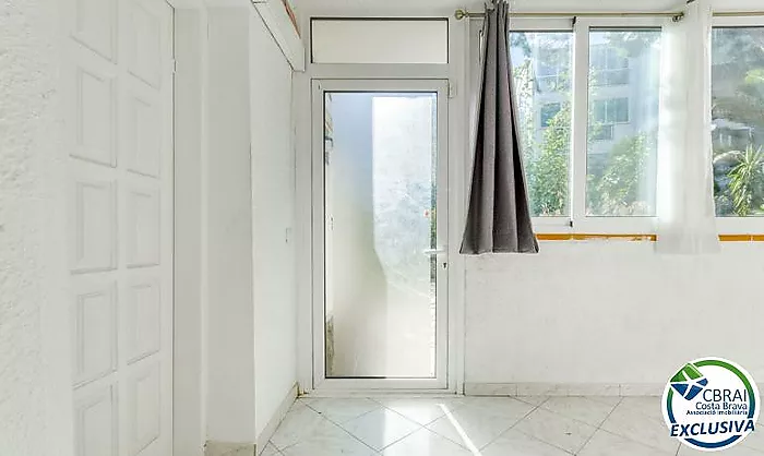 Découvrez un endroit où déconnecter, profiter de la nature et savourer pleinement la douceur de vivre à Roses.
