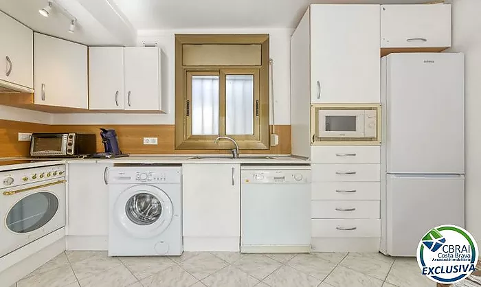Découvrez un endroit où déconnecter, profiter de la nature et savourer pleinement la douceur de vivre à Roses.