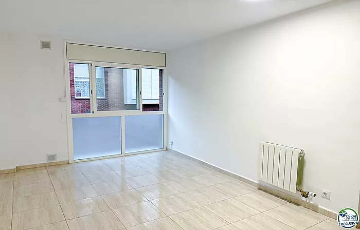 2-bedroom flat with a lift in Figueres