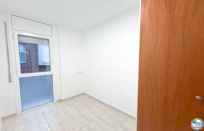 Piso de 2 dormitorios con ascensor en Figueres