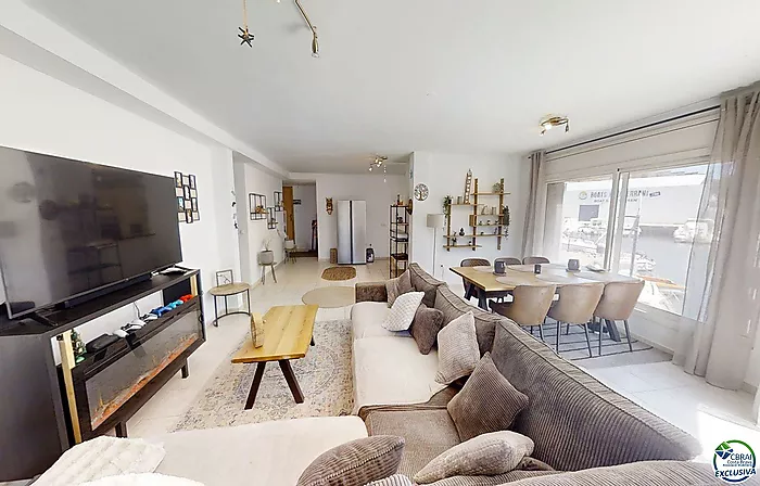 3-Bedroom Apartment with shared Mooring