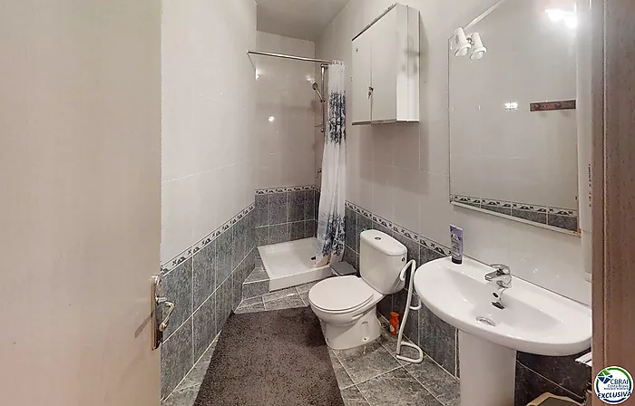 3-Bedroom Apartment with shared Mooring