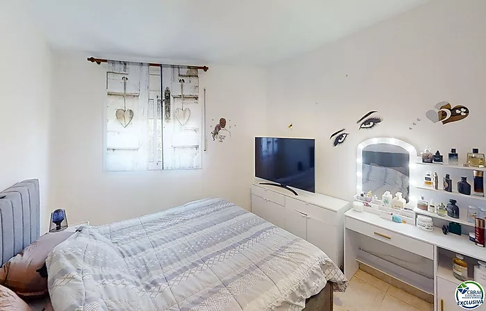 3-Bedroom Apartment with shared Mooring