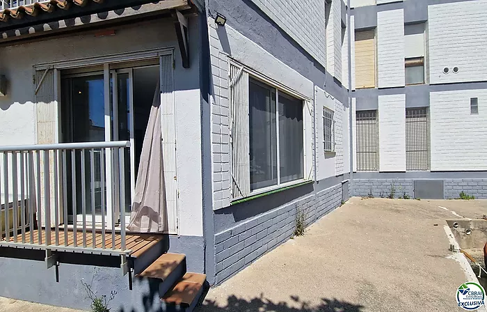 3-Bedroom Apartment with shared Mooring