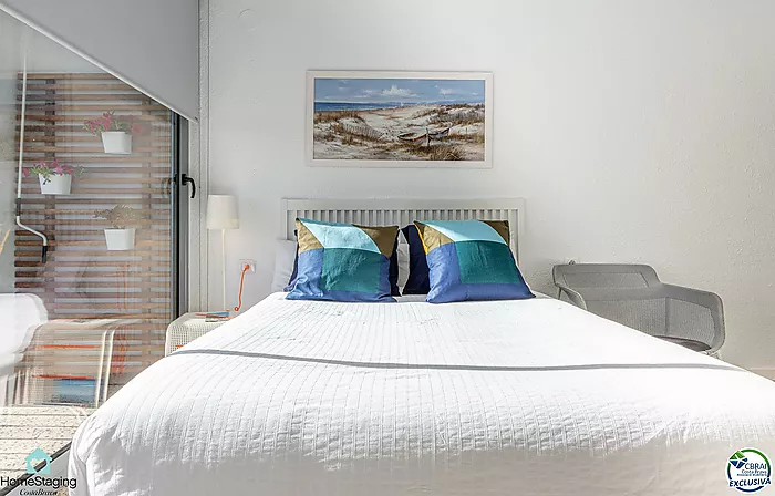 Large studio with tourist licence 50 m from the beach in Empuriabrava