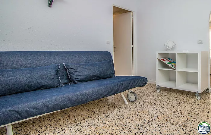 Large studio with tourist licence 50 m from the beach in Empuriabrava