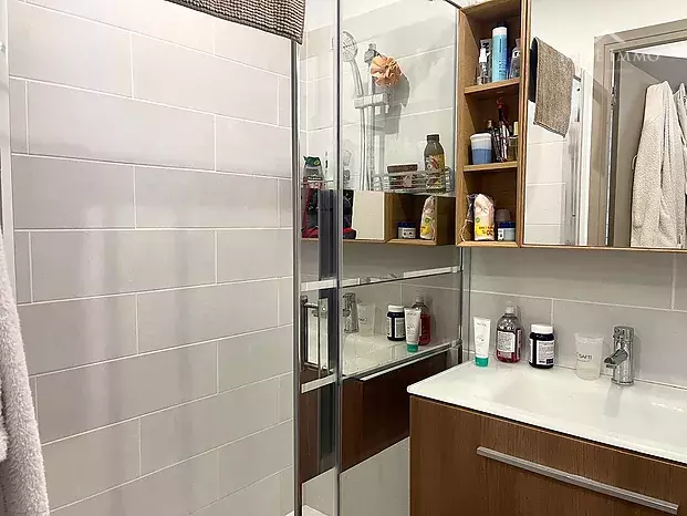Apartamento en planta baja en un rincón de verdor, con posibilidad de amarre