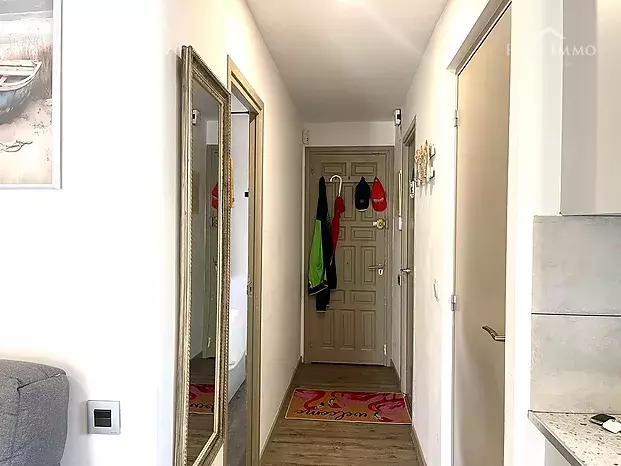 Apartamento en planta baja en un rincón de verdor, con posibilidad de amarre