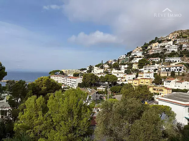 Beautiful Apartment in Almadrava Roses with Tourist License