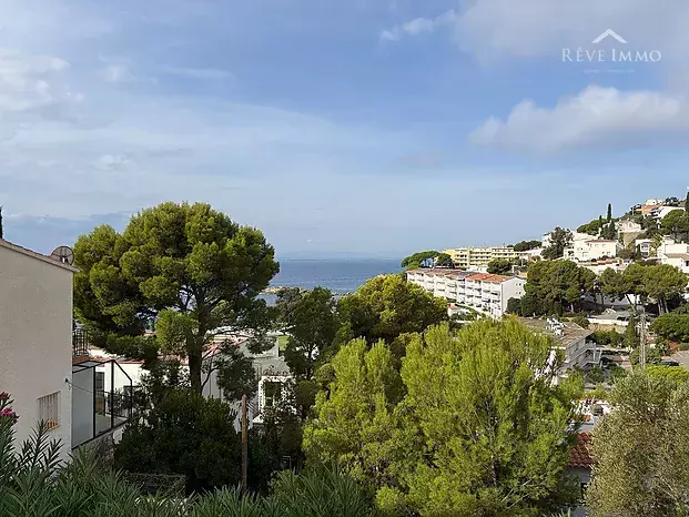 Beautiful Apartment in Almadrava Roses with Tourist License