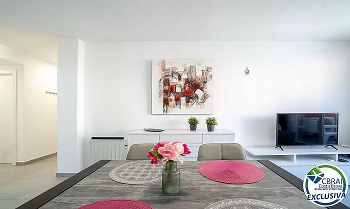 GRAN RESERVA Magnificent renovated apartment with tourist license, close to the beach and with communal pools and gardens