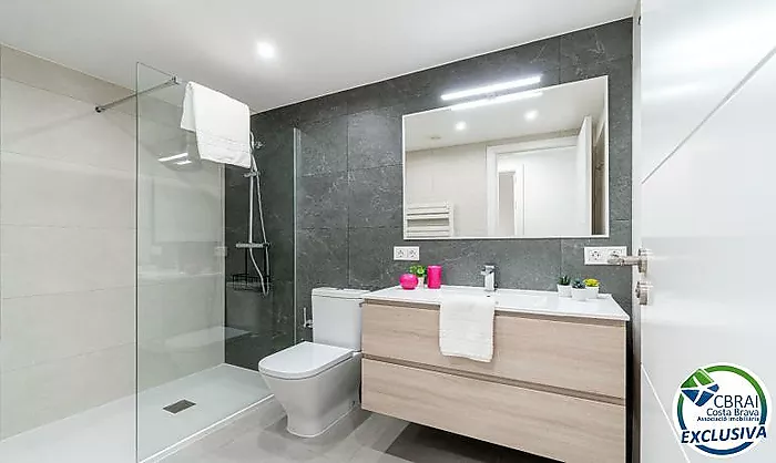 GRAN RESERVA Magnificent renovated apartment with tourist license, close to the beach and with communal pools and gardens
