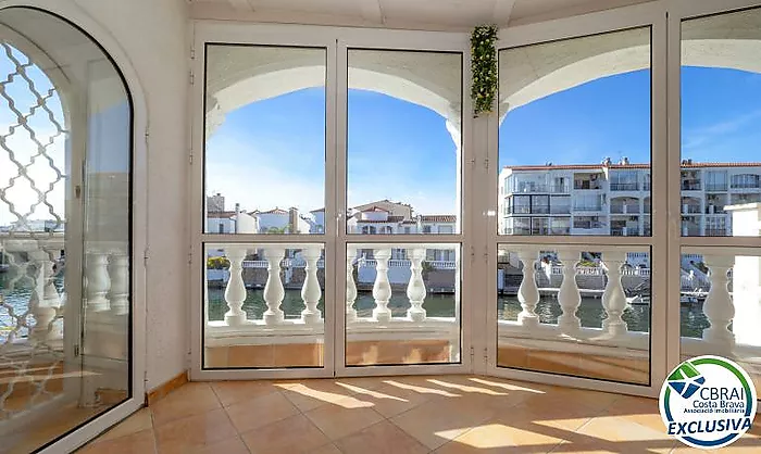 Magnifique maison de pêcheur avec amarrage et piscine