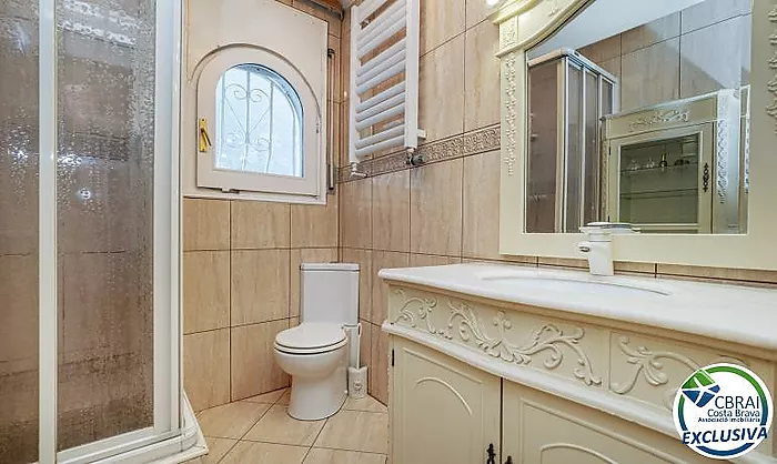 Magnifique maison de pêcheur avec amarrage et piscine