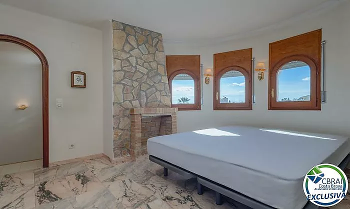 Magnifique maison de pêcheur avec amarrage et piscine
