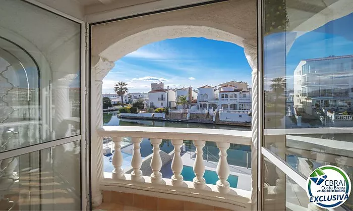 Magnifique maison de pêcheur avec amarrage et piscine