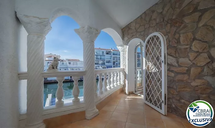 Magnifique maison de pêcheur avec amarrage et piscine