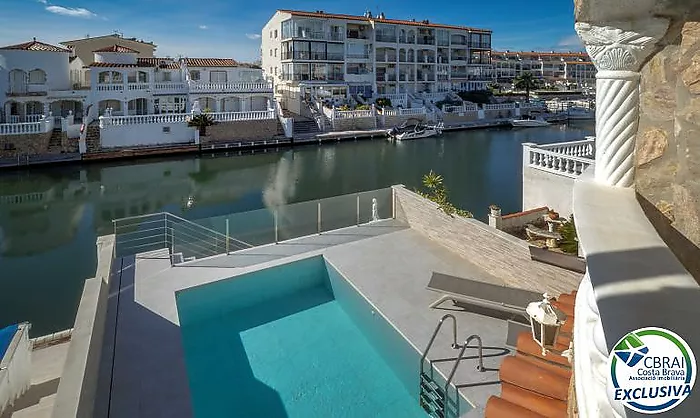 Magnifique maison de pêcheur avec amarrage et piscine