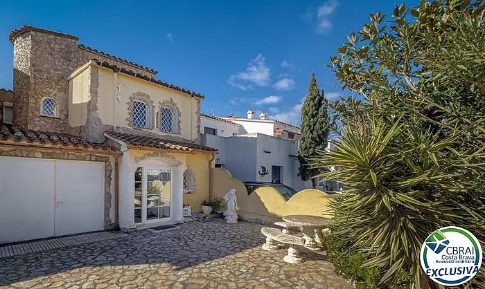 Magnifique maison de pêcheur avec amarrage et piscine