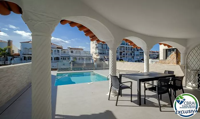 Magnifique maison de pêcheur avec amarrage et piscine