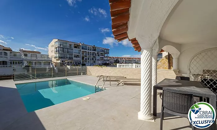 Magnifique maison de pêcheur avec amarrage et piscine