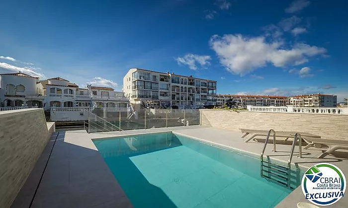 Magnifique maison de pêcheur avec amarrage et piscine