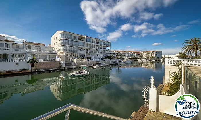 Magnifique maison de pêcheur avec amarrage et piscine