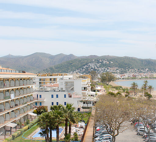 APARTAMENTO MUY RARO CON ESPLÉNDIDA VISTA DOBLE AL MAR EN SALATA ROSAS