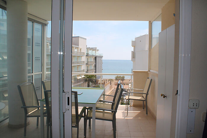 APARTAMENTO MUY RARO CON ESPLÉNDIDA VISTA DOBLE AL MAR EN SALATA ROSAS