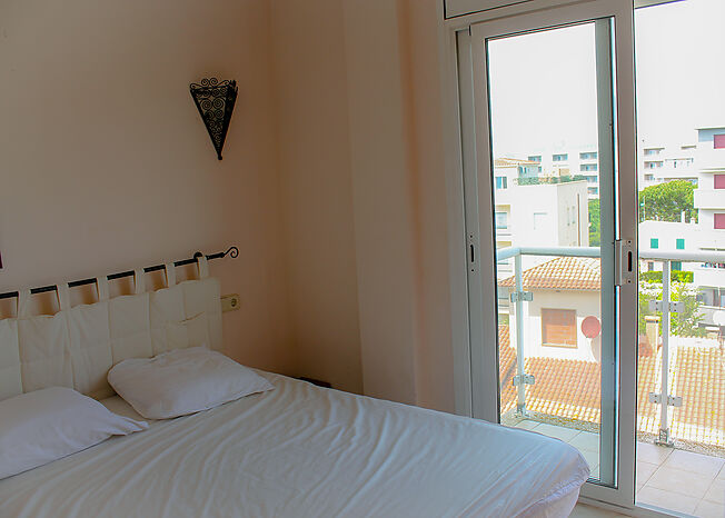 APARTAMENTO MUY RARO CON ESPLÉNDIDA VISTA DOBLE AL MAR EN SALATA ROSAS
